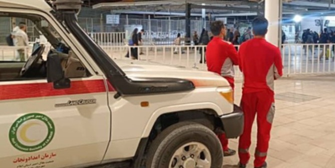 استقرار امدادگران هلالاحمر در مرز مهران همزمان با بازگشت زائران