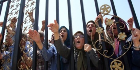 فشار منافقین علیه اعضای خود